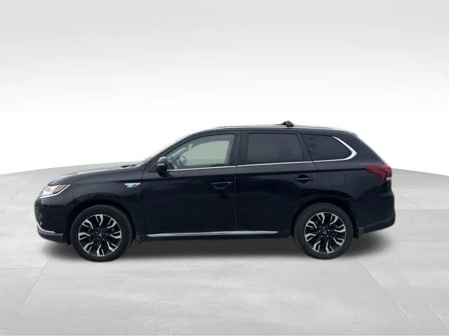 Used 2018 Black Mitsubishi SEL image 6