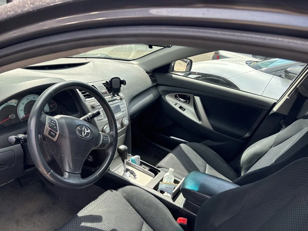 Used 2011  Toyota LE image 6