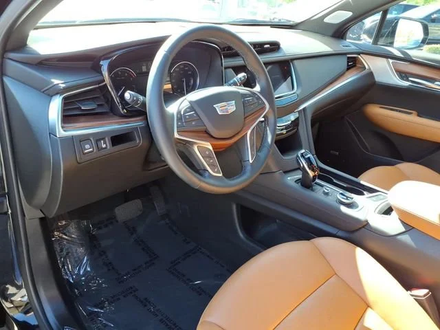 Used 2025 Stellar Black Metallic Cadillac Premium Luxury image 12