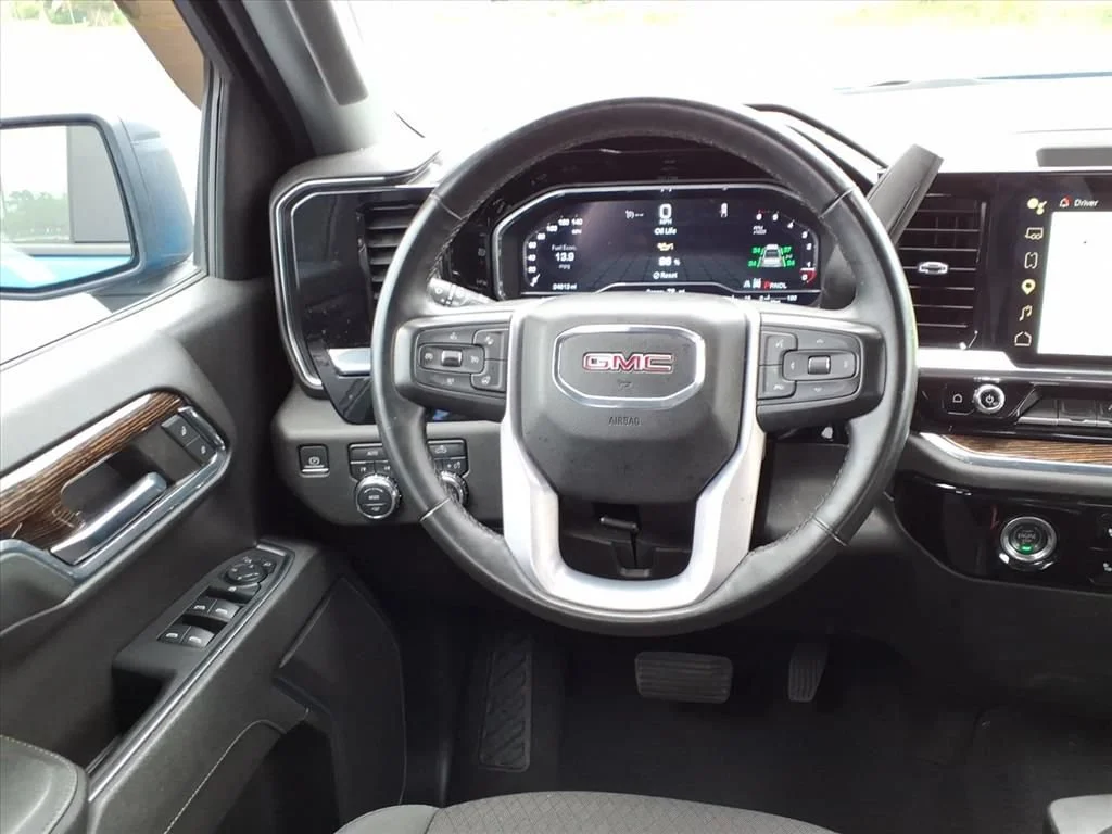 Used 2023 DYNAMIC BLUE METALLIC GMC Elevation image 25