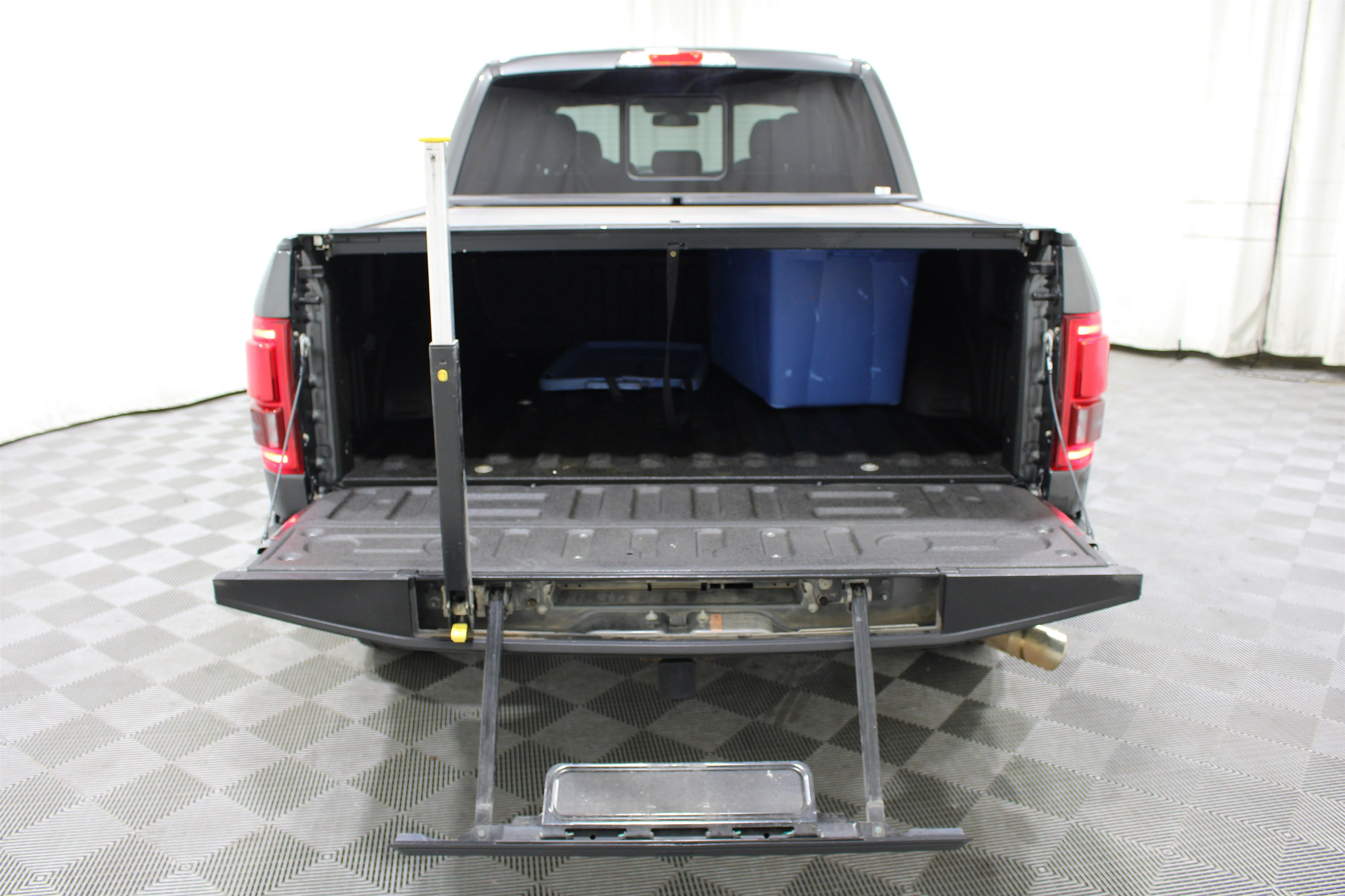 2016 Ford F-150 Platinum - Photo 23