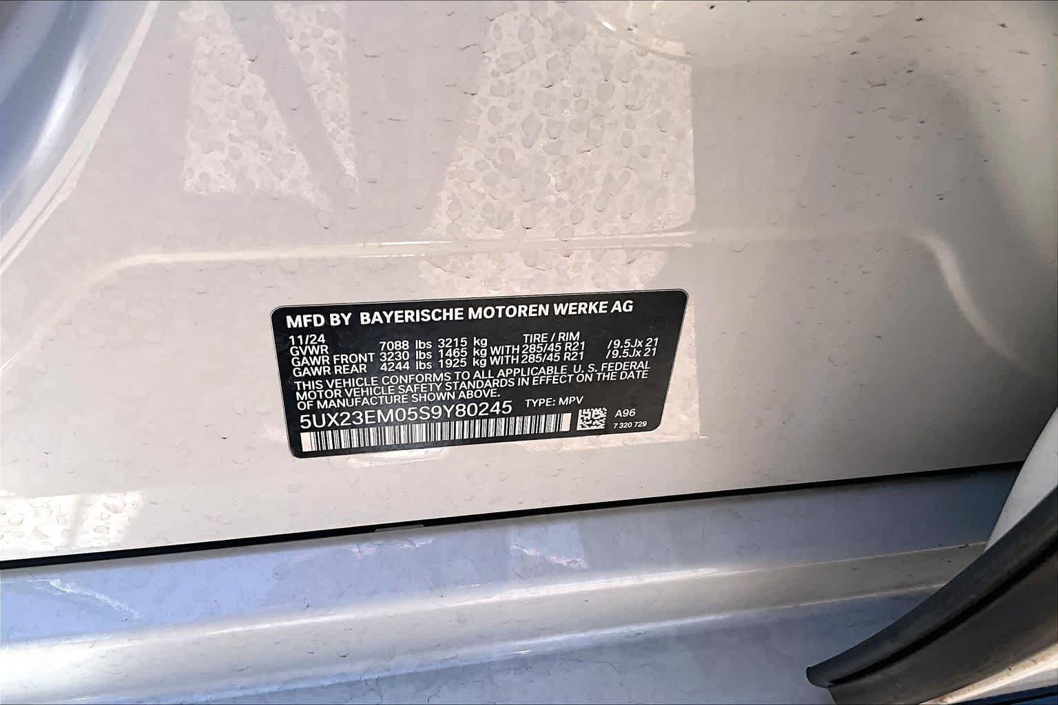 Certified Used 2025 Mineral White Metallic BMW xDrive40i image 32