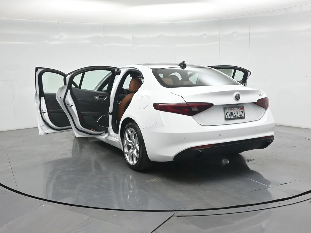Used 2022 White Alfa Romeo Ti image 31