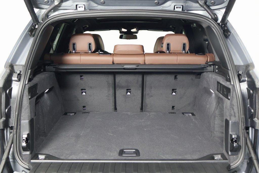 New 2026 Skyscraper Grey Metallic BMW xDrive40i image 8