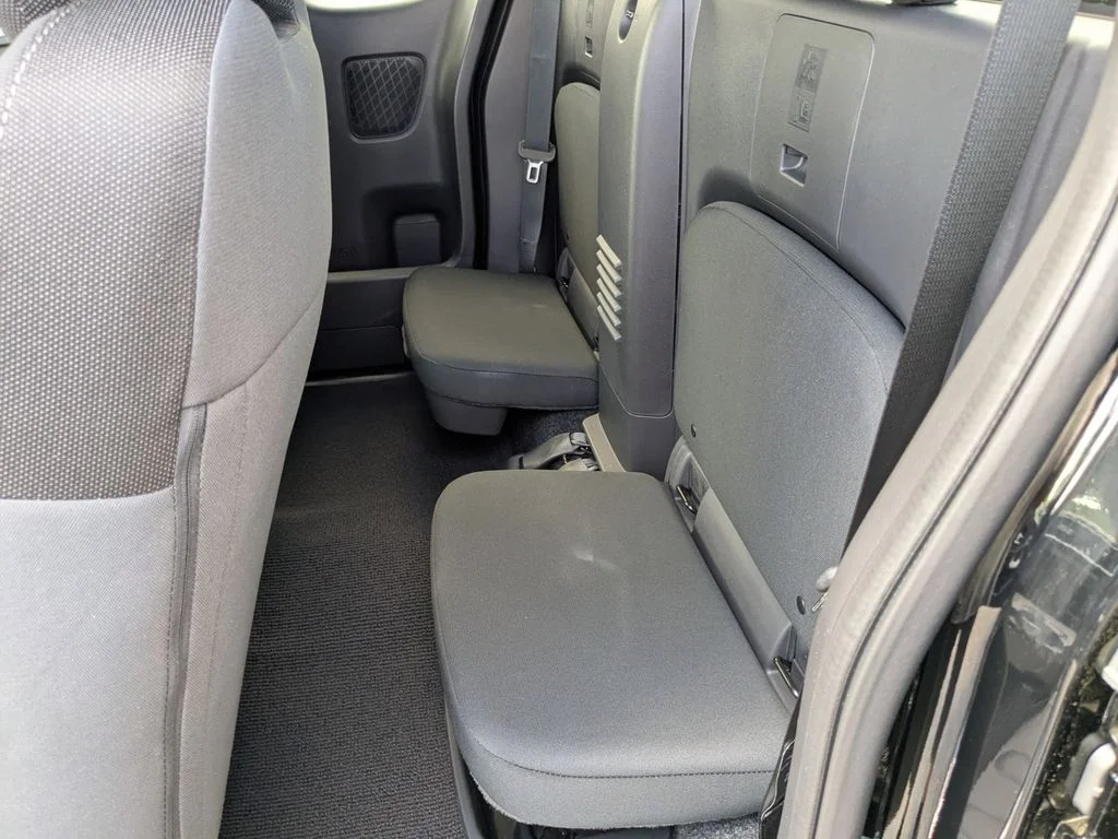 2025 Nissan Frontier SV - Photo 14