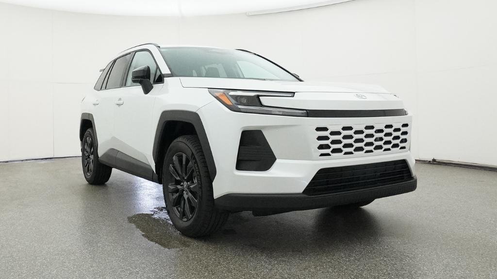 New 2026 Wind Chill Pearl Toyota XLE Premium image 4
