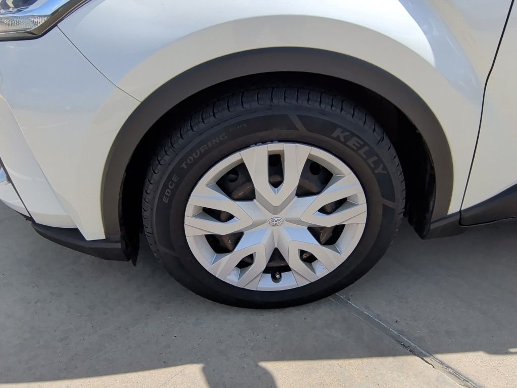 Used 2020 White Toyota LE image 38