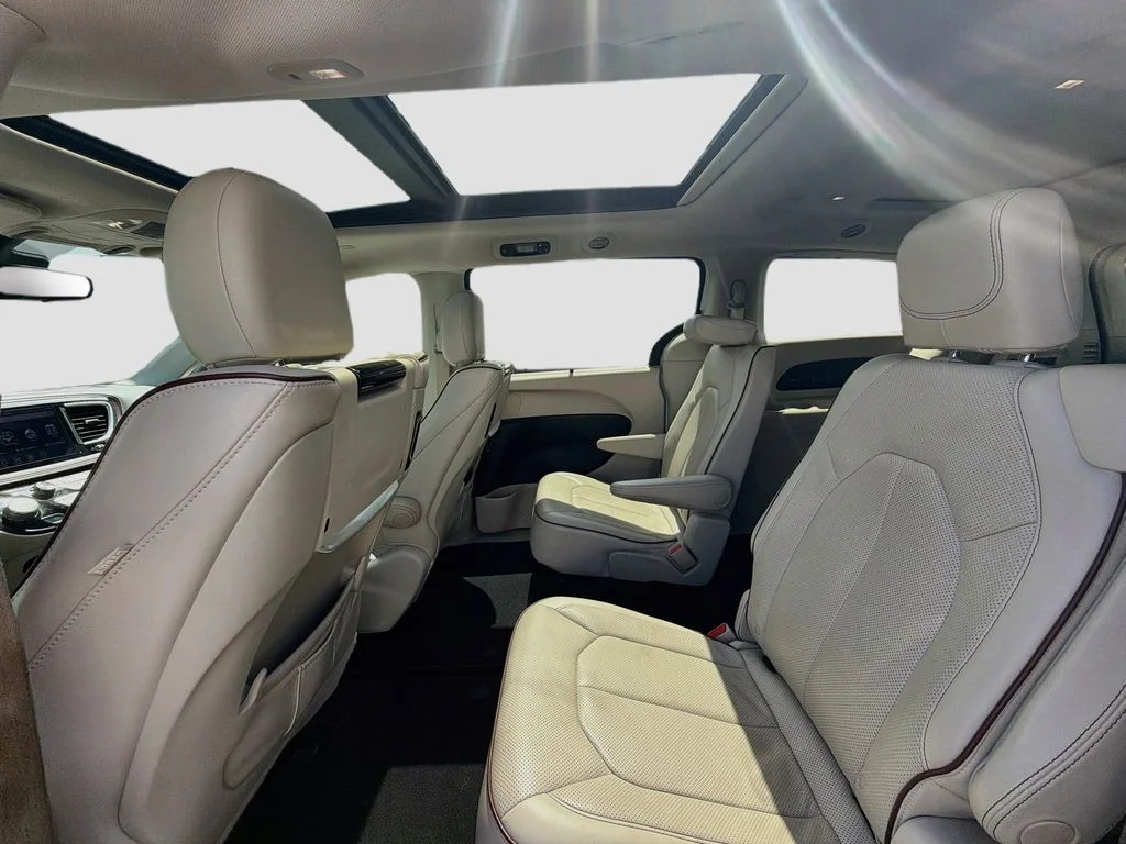 Used 2018 White Chrysler Limited image 26
