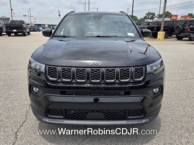New 2026 Diamond Black Crystal Pearl-Coat Exterior Paint Jeep Latitude image 2