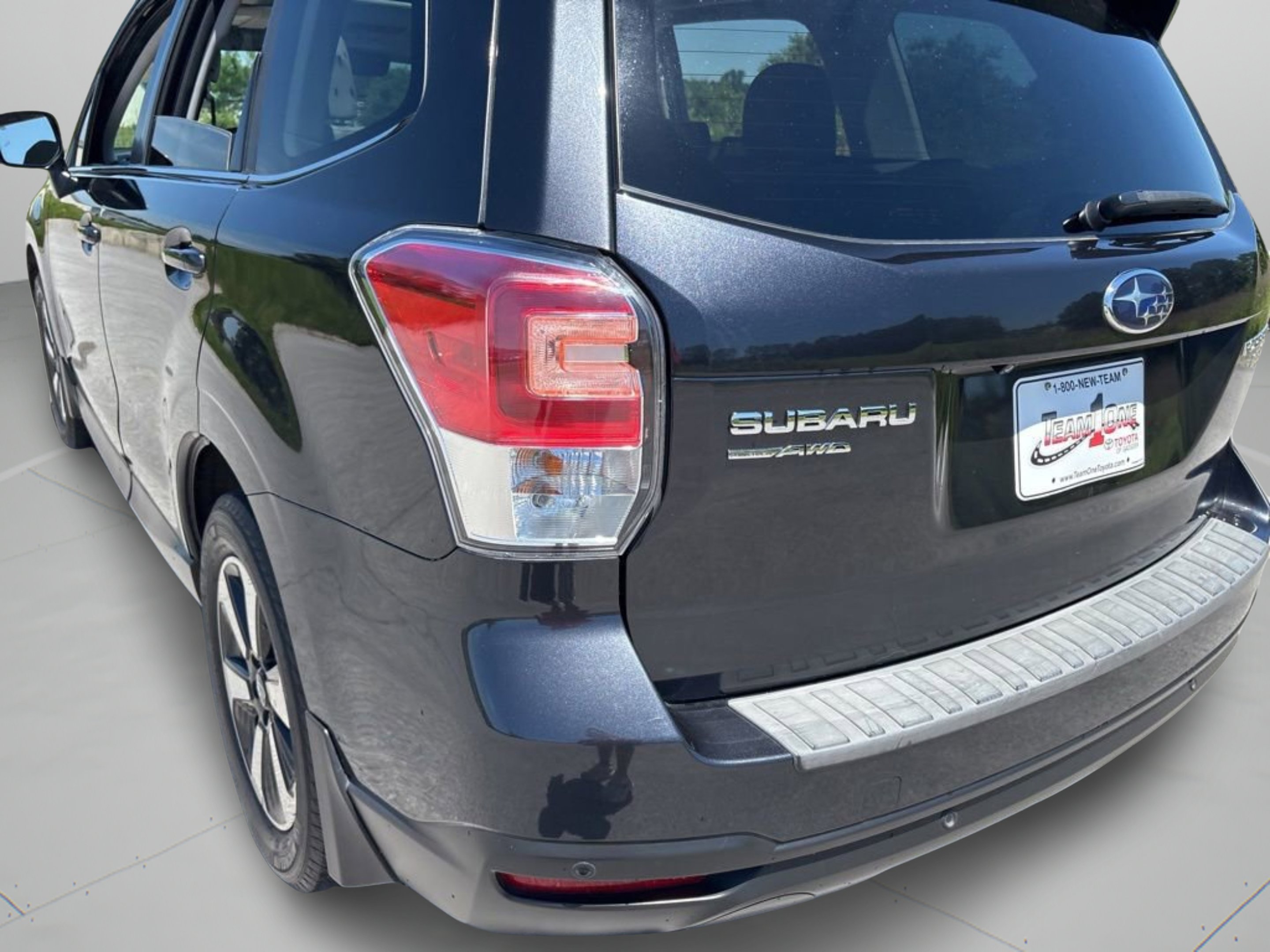 Used 2017 Dark Gray Metallic Subaru Limited image 31