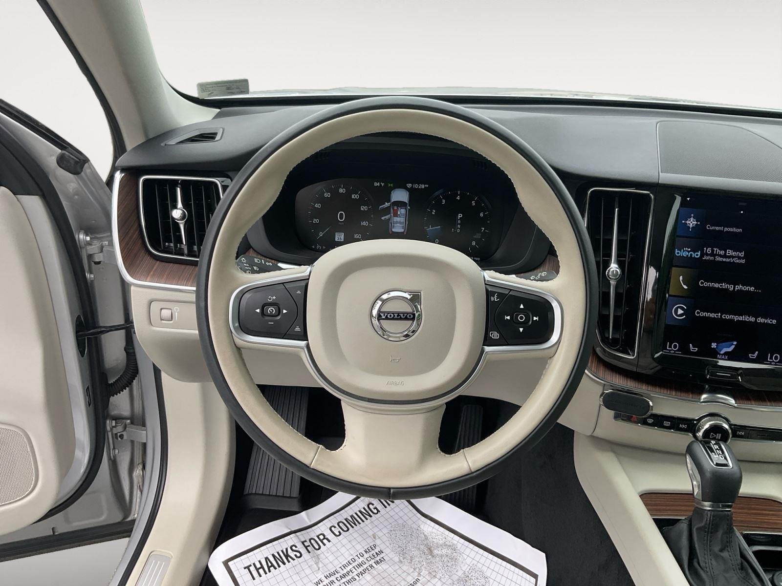 Used 2021 Bright Silver Metallic Volvo Momentum image 12