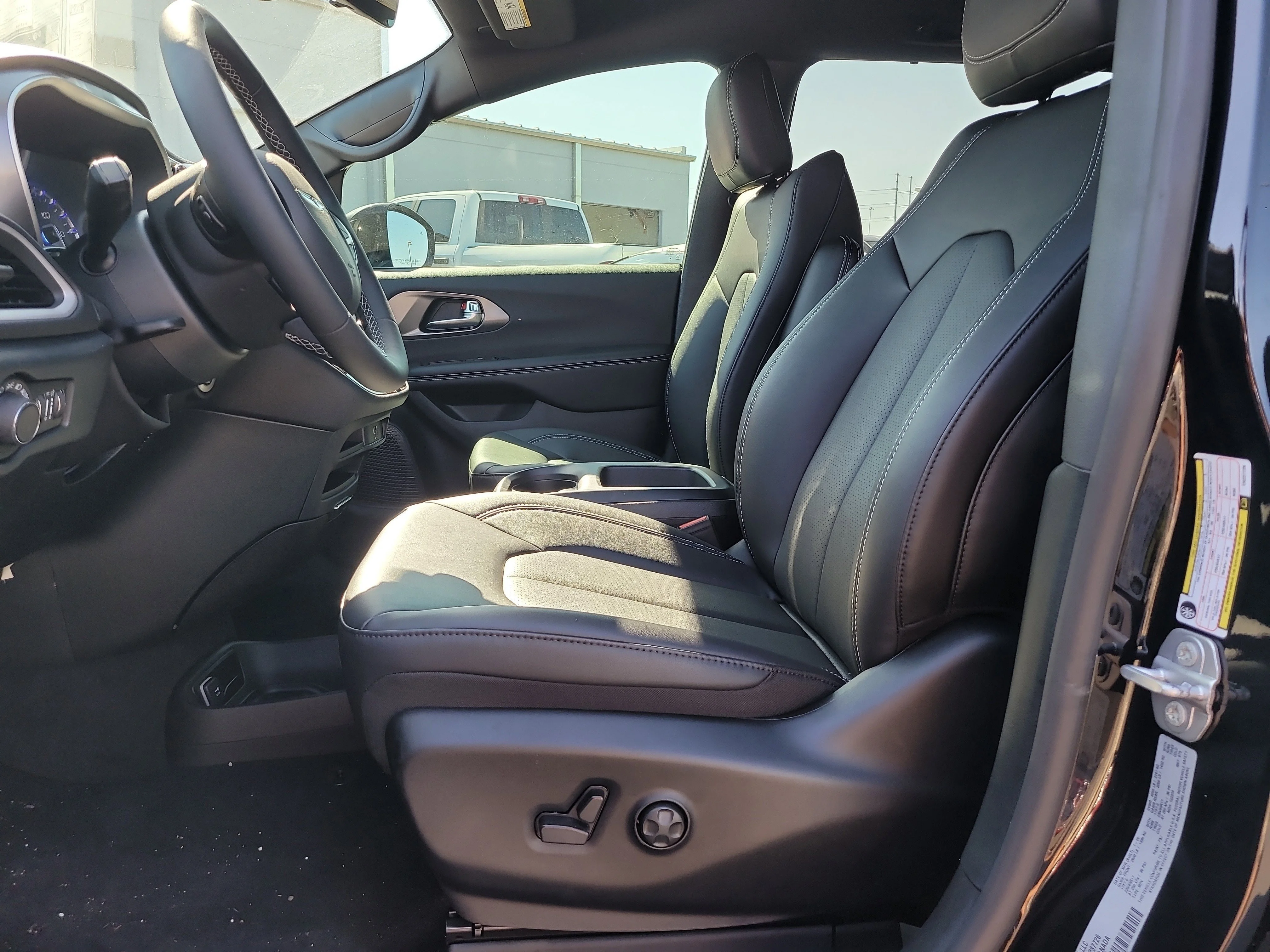 New 2026 Diamond Black Crystal Pearlcoat Chrysler LX image 15
