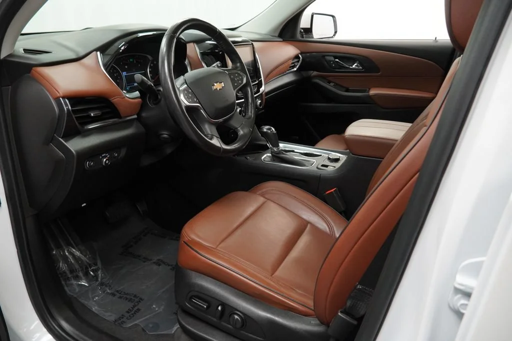 Used 2019 IRIDESCENT PEARL TRICOAT Chevrolet High Country image 10
