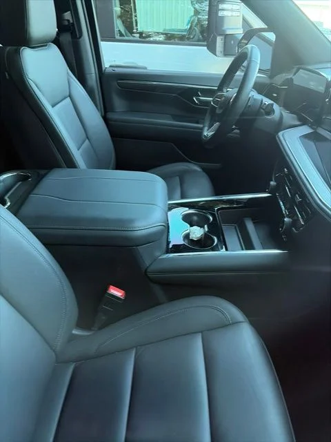 Used 2025 White Chevrolet LT image 5