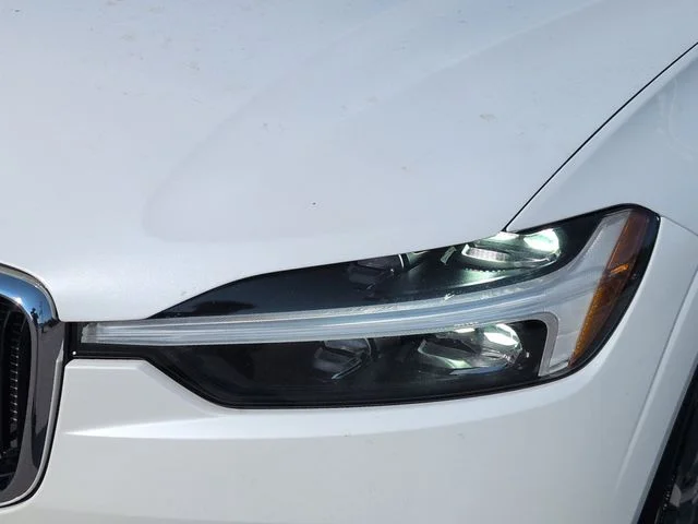 Used 2021 White Volvo T5 Momentum image 9