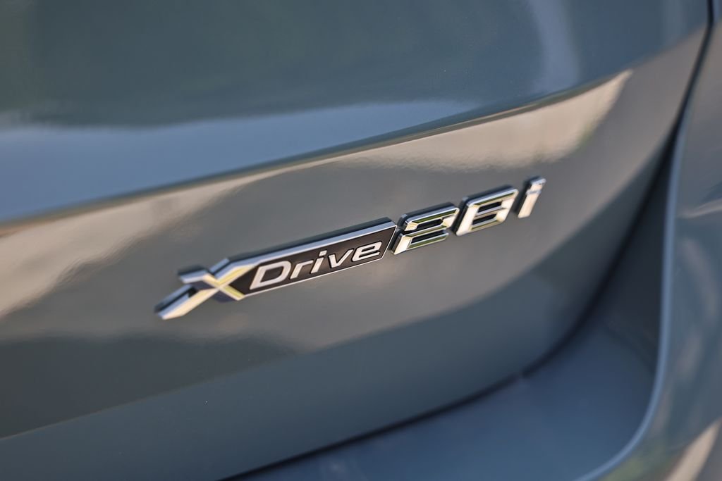 New 2026 Cape York Green Metallic BMW xDrive28i image 8