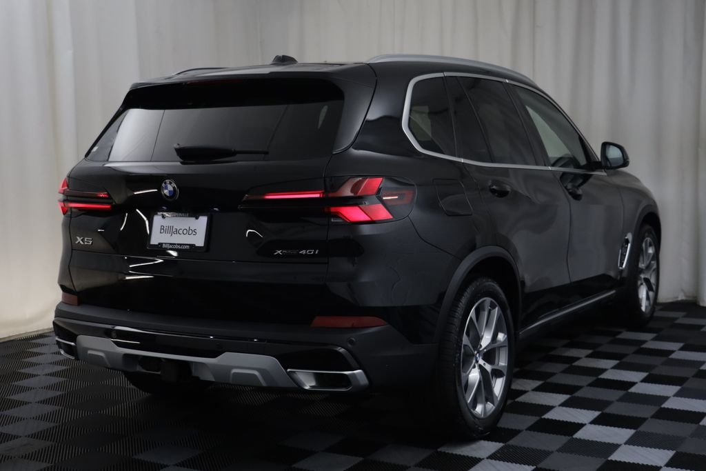New 2026 Black Sapphire Metallic BMW xDrive40i image 17