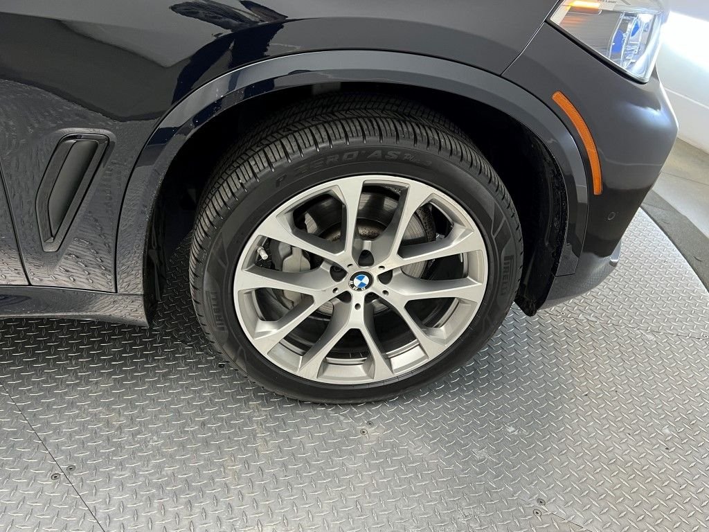 Used 2023 Carbon Black Metallic BMW xDrive40i image 12
