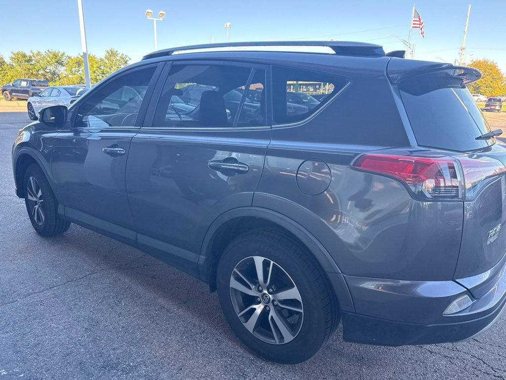 Used 2018 Magnetic Gray Metallic Toyota XLE image 8