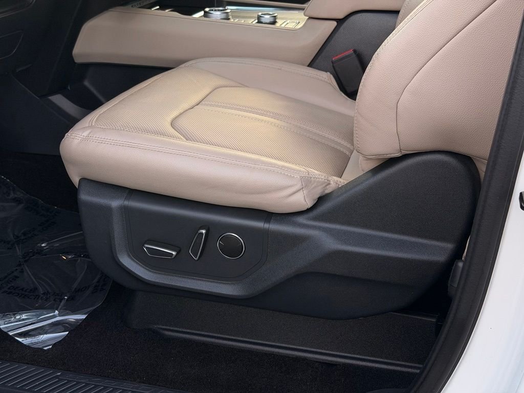 Used 2022 White Ford Limited image 29