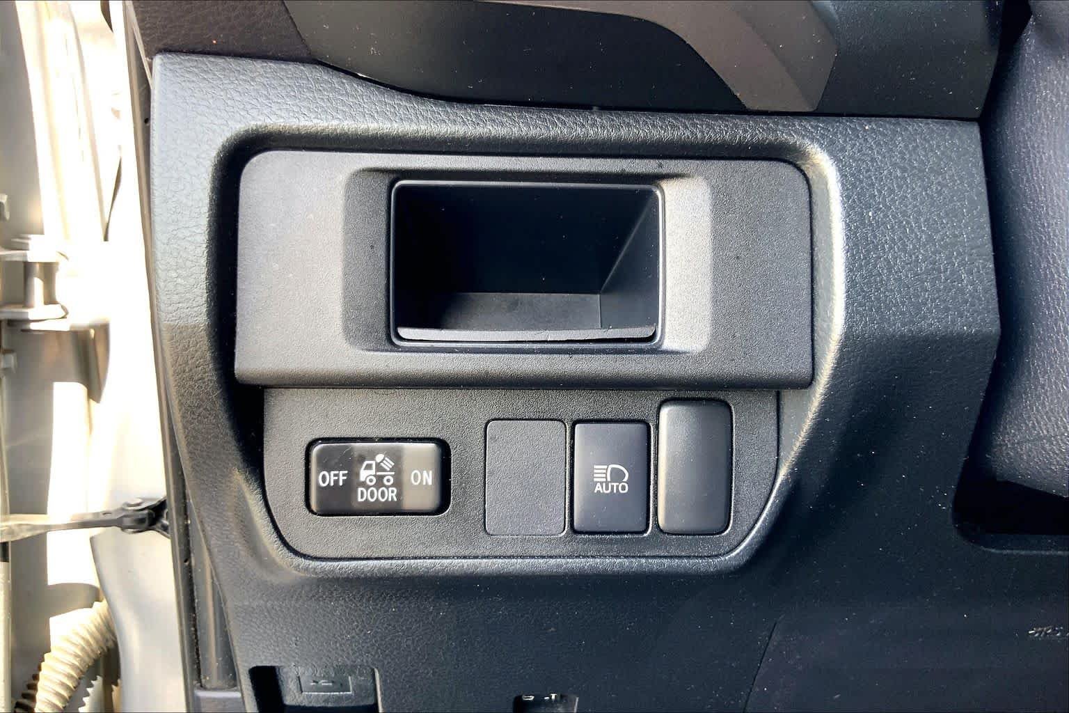 Used 2019 Silver Sky Metallic Toyota SR5 image 32