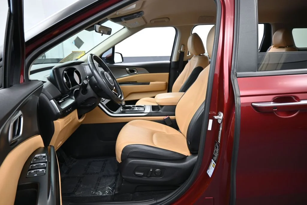 Used 2024 Flare Red Kia LX image 10