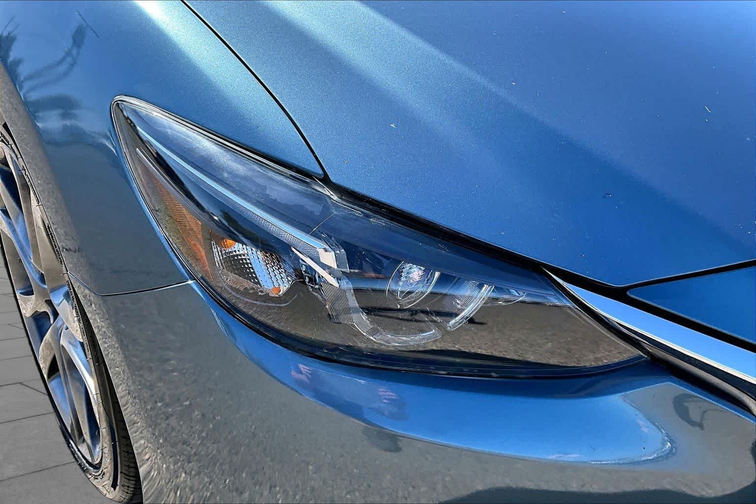 Used 2016 Blue Reflex Mica Mazda i Grand Touring image 27