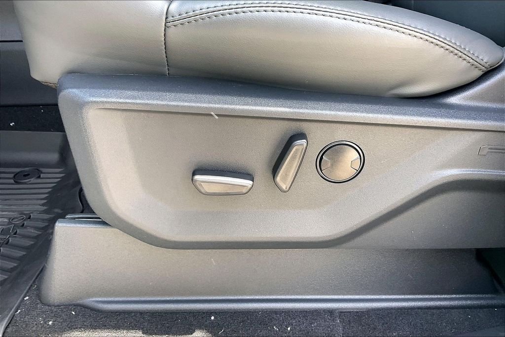 New 2026 Star White Metallic Tri-Coat Ford Active image 18