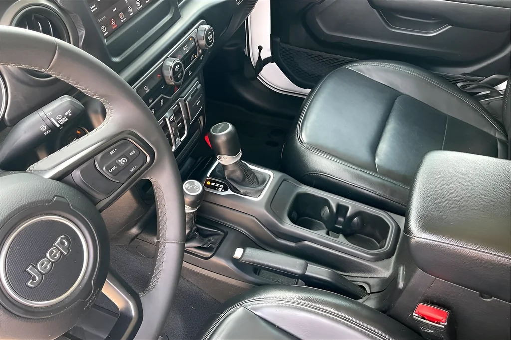 Used 2023 White Jeep Texas Trail image 15