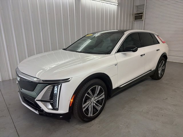 Used 2024 Crystal White Tricoat Cadillac Luxury image 3