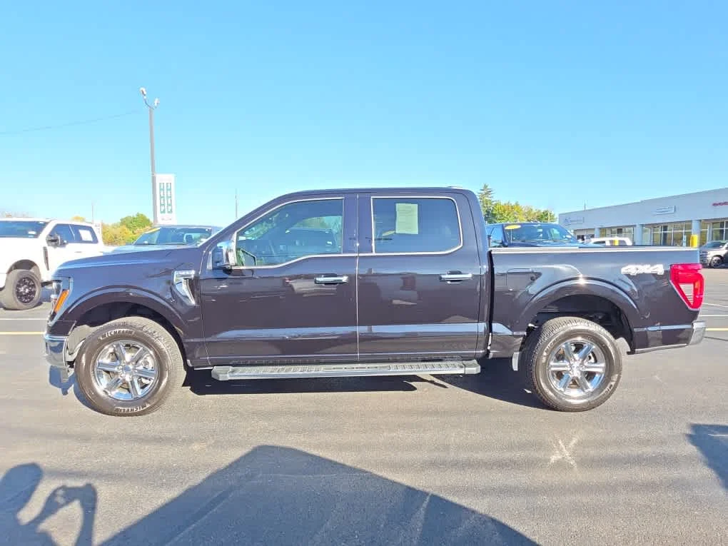 Used 2025 Agate Black Metallic Ford XLT image 8