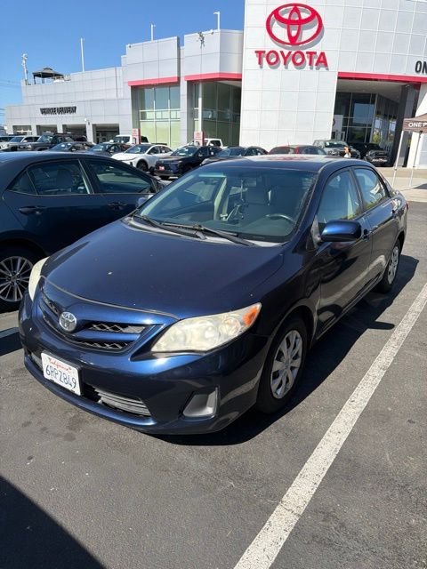 Used 2011 Blue Toyota LE image 1