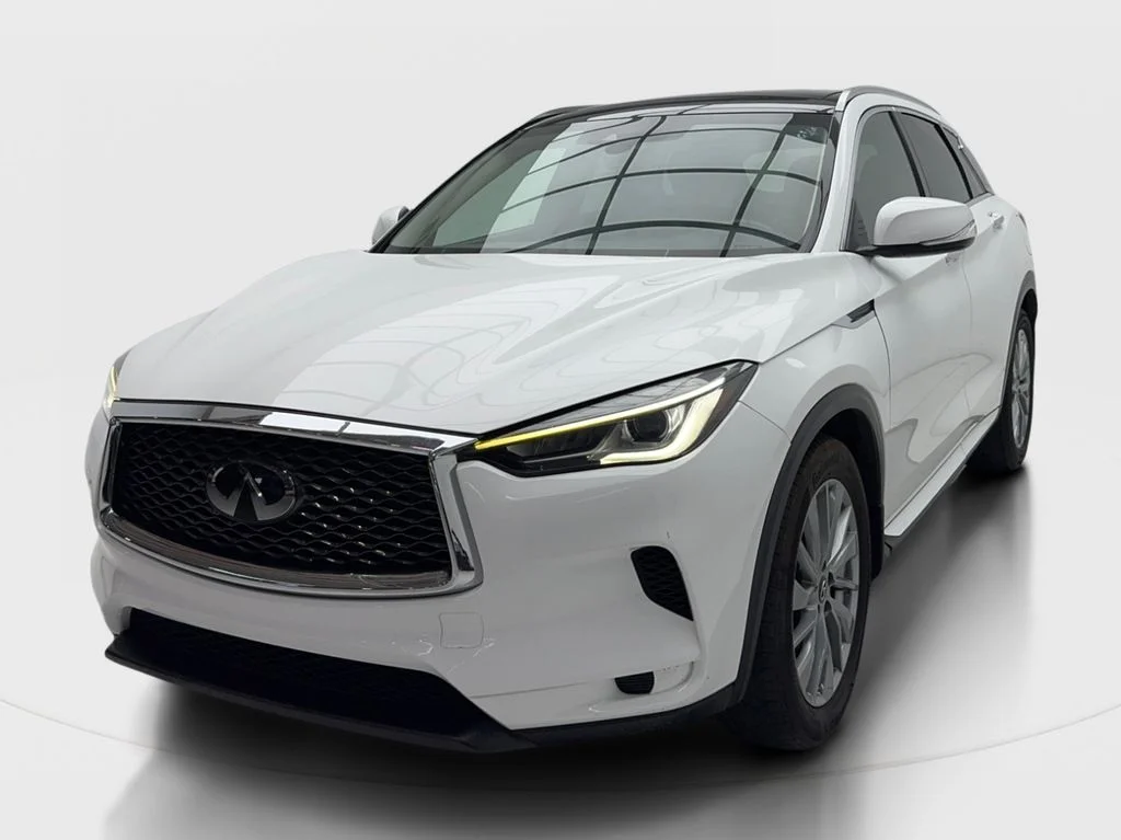 Used 2023 White INFINITI LUXE image 4