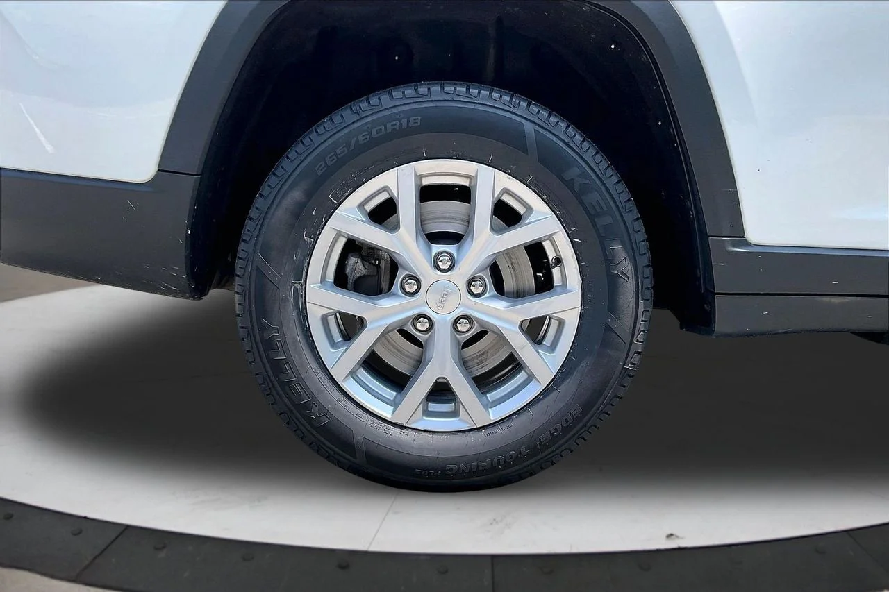 Used 2023 White Jeep Limited image 39