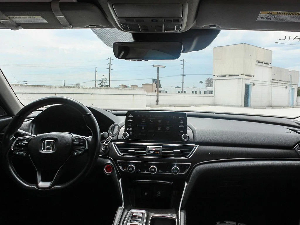 Used 2020 Platinum White Pearl Honda Touring 2.0T image 13