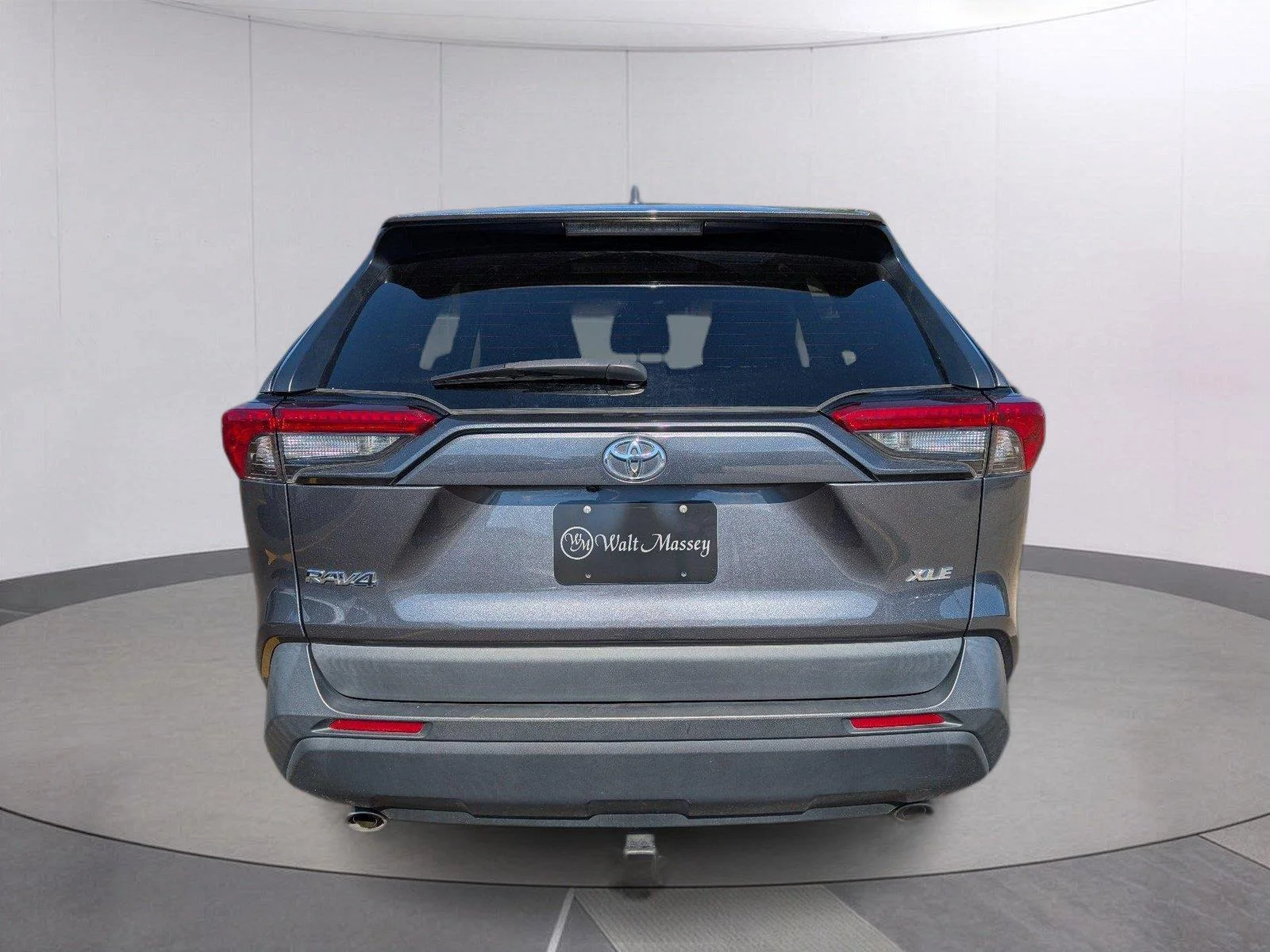 Used 2022 Magnetic Gray Metallic Toyota XLE Premium image 6