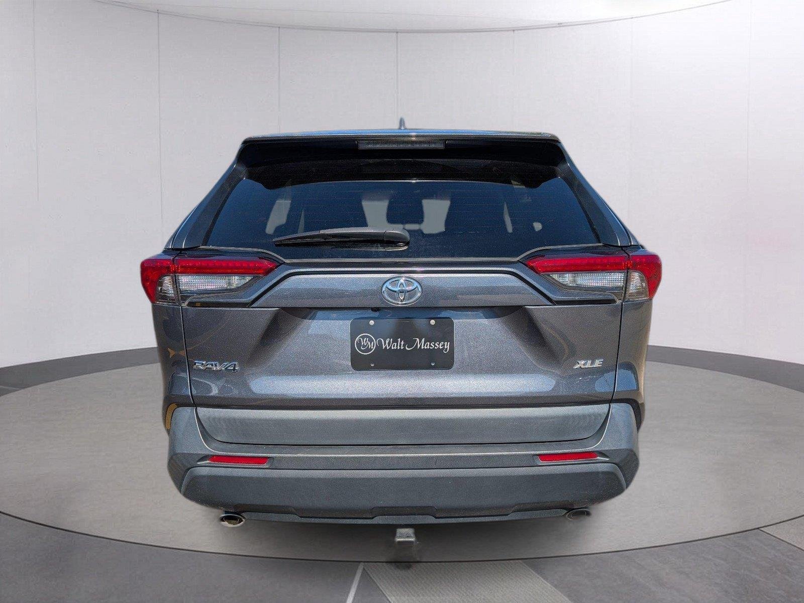 Used 2022 Magnetic Gray Metallic Toyota XLE Premium image 6