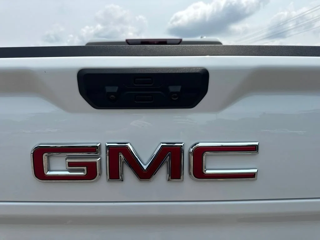 Used 2025 Summit White GMC AT4 image 34