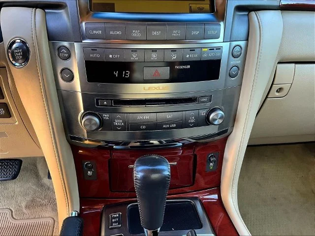 Used 2010  Lexus 570 image 16