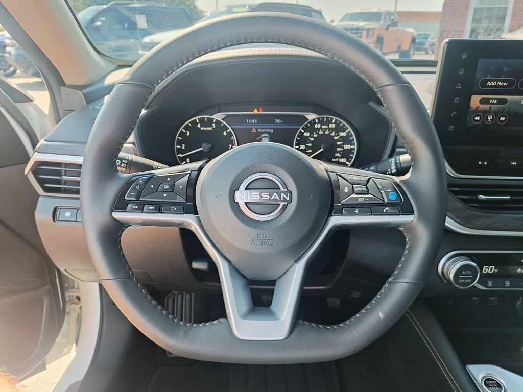 Used 2025 White Nissan 2.5 SL image 17
