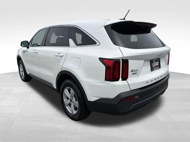 Used 2022 White Kia LX image 5