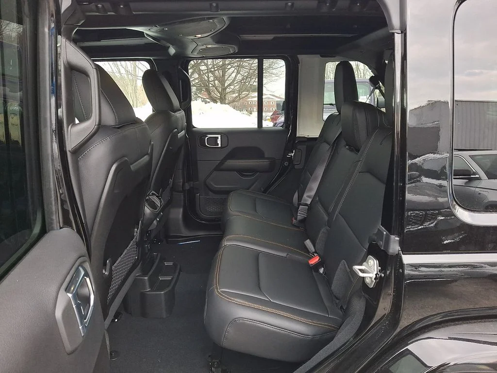 New 2026 Black Clear-Coat Exterior Paint Jeep Sahara image 6