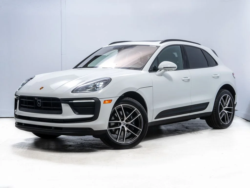 2026 Porsche Macan -'s photo