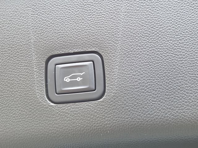 Used 2023 Sterling Gray Metallic Chevrolet Premier image 19