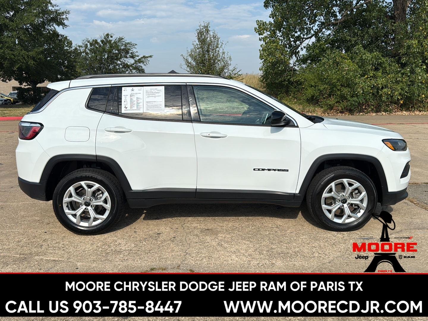 Used 2025 Bright White Clearcoat Jeep Latitude image 2