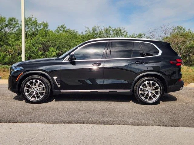 Used 2026 Black Sapphire BMW sDrive40i 4x2 Sports Activity Vehicle image 4