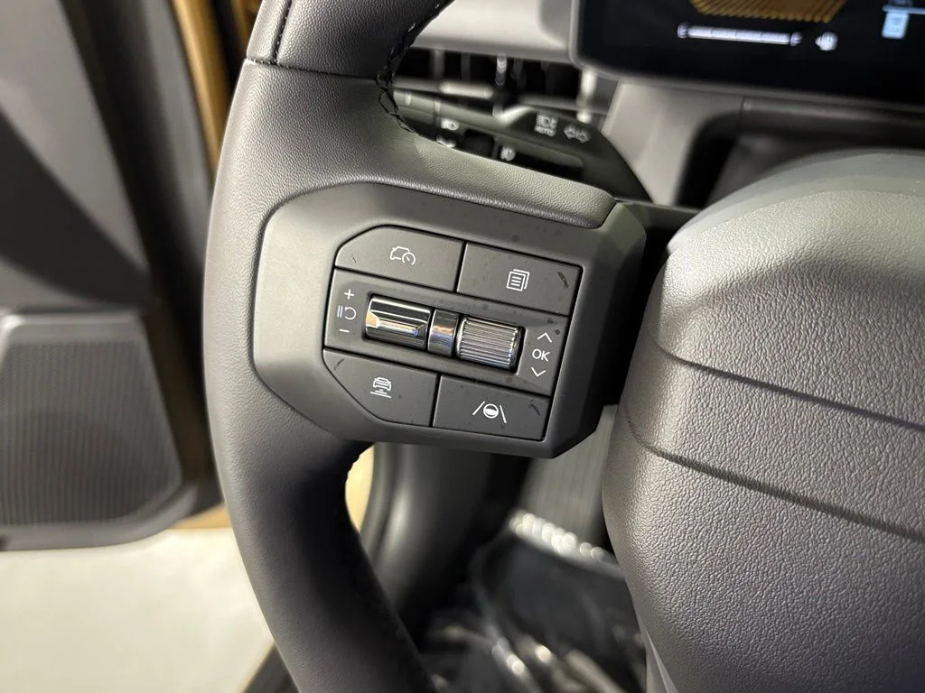 New 2027 Terrain Brown / Black Roof Kia X-Line S image 21