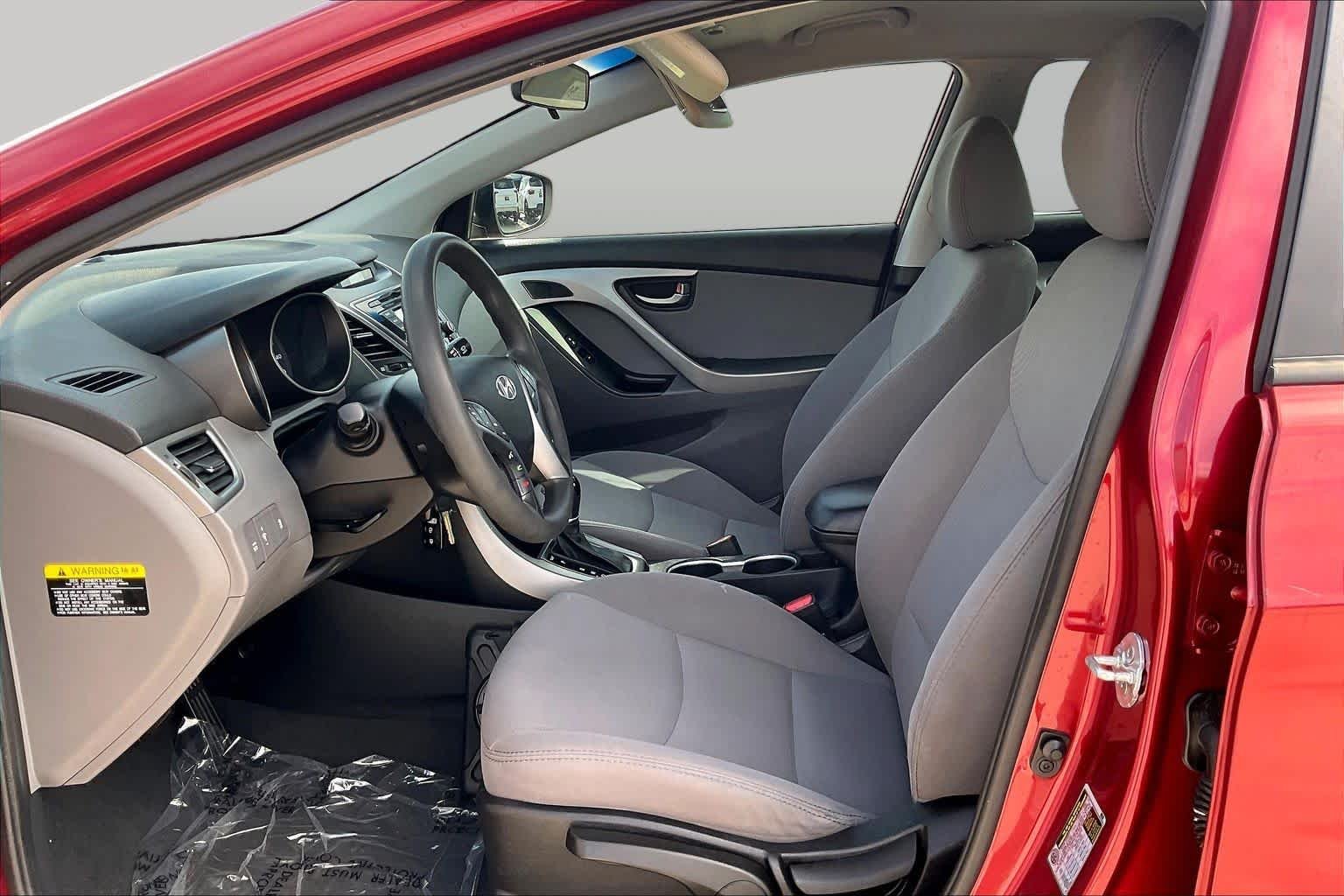 Pre-Owned 2016 Hyundai Elantra SE