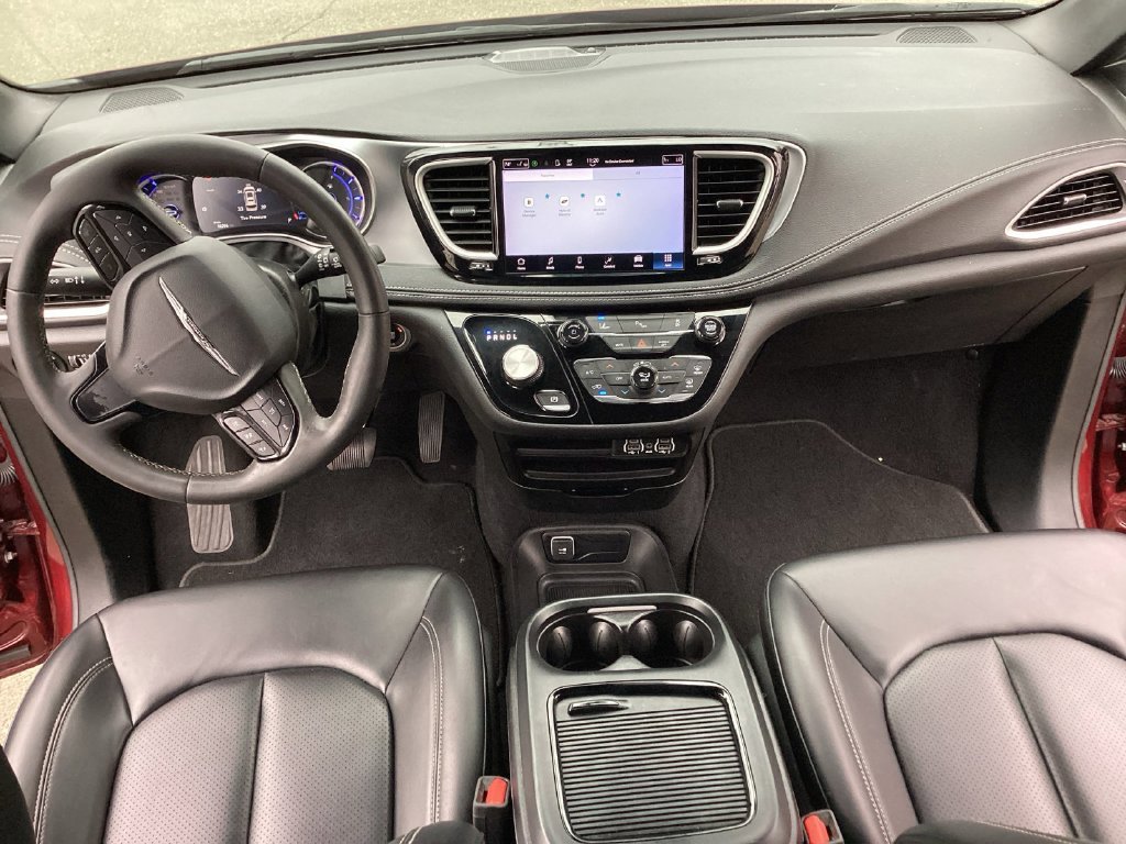 Used 2023 Red Chrysler Touring L image 19