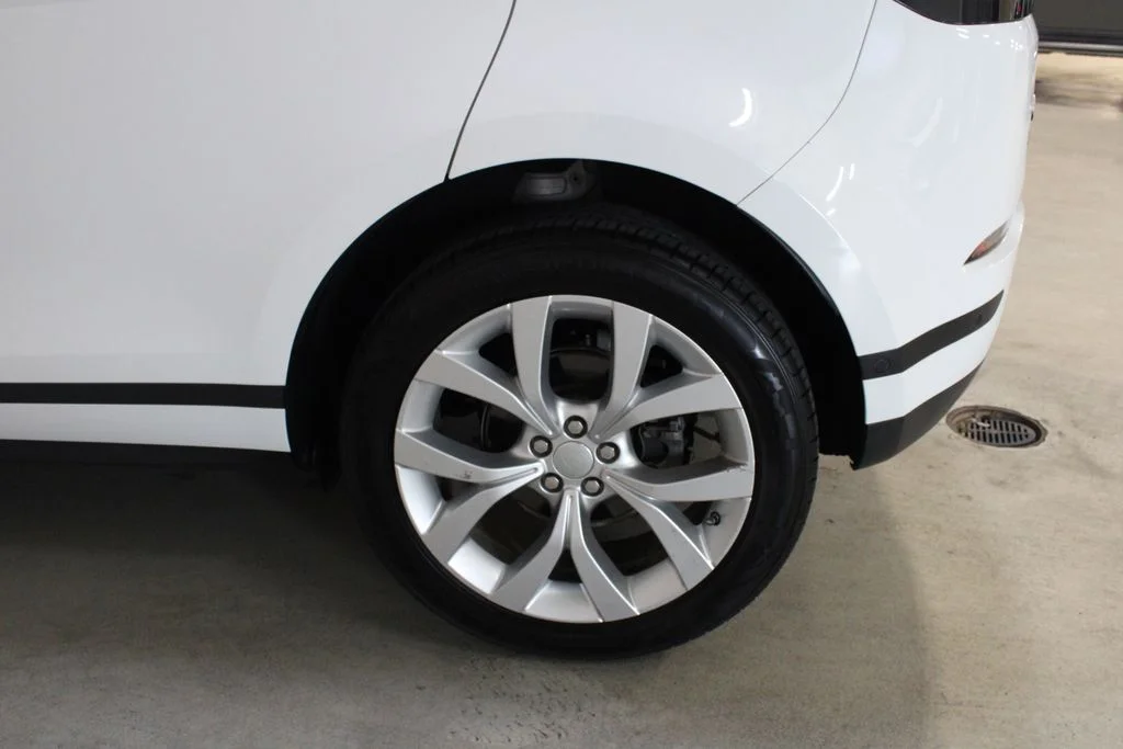 Used 2020 White Land Rover SE image 28